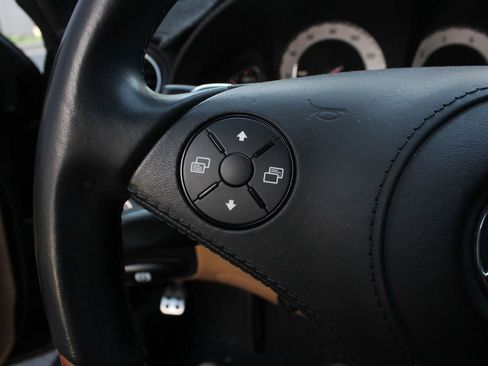 Used 2011 Mercedes-Benz SL 550 image 26