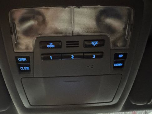 Used 2019 Toyota Highlander XLE image 17