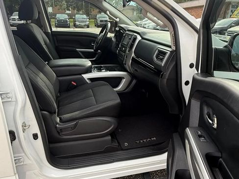 Used 2018 Nissan Titan SV w/ SV Convenience Package RWD image 13