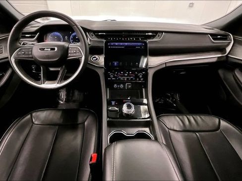Used 2024 Jeep Grand Cherokee Limited w/ Luxury Tech Group II AWD/4WD image 18