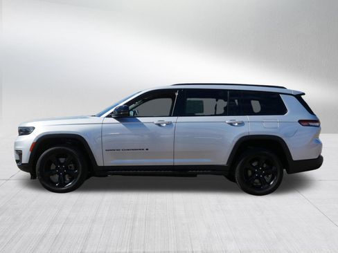 Used 2024 Jeep Grand Cherokee L Limited w/ Black Appearance Package AWD/4WD image 4