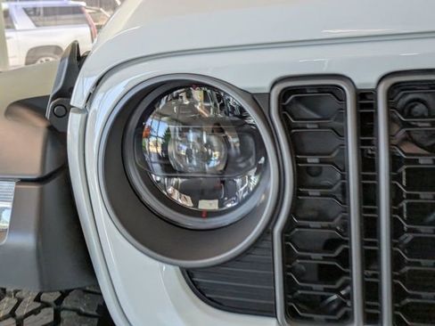 New 2026 Jeep Gladiator Mojave w/ Technology Group AWD/4WD image 10