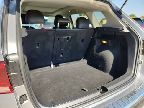 Certified 2023 Volkswagen Taos SE w/ Panoramic Sunroof Package FWD image 9