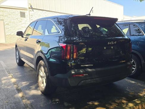 Certified 2023 Kia Sorento LX FWD image 9