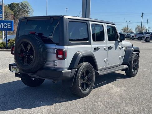 Used 2022 Jeep Wrangler Unlimited Sport image 3