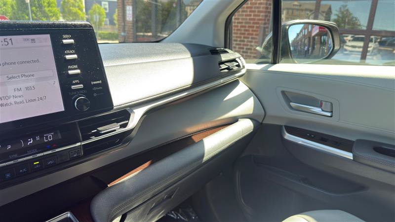 Used 2021 Toyota Sienna XLE AWD/4WD image 39