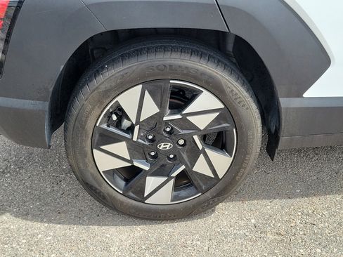 Used 2024 Hyundai Kona SEL FWD image 9