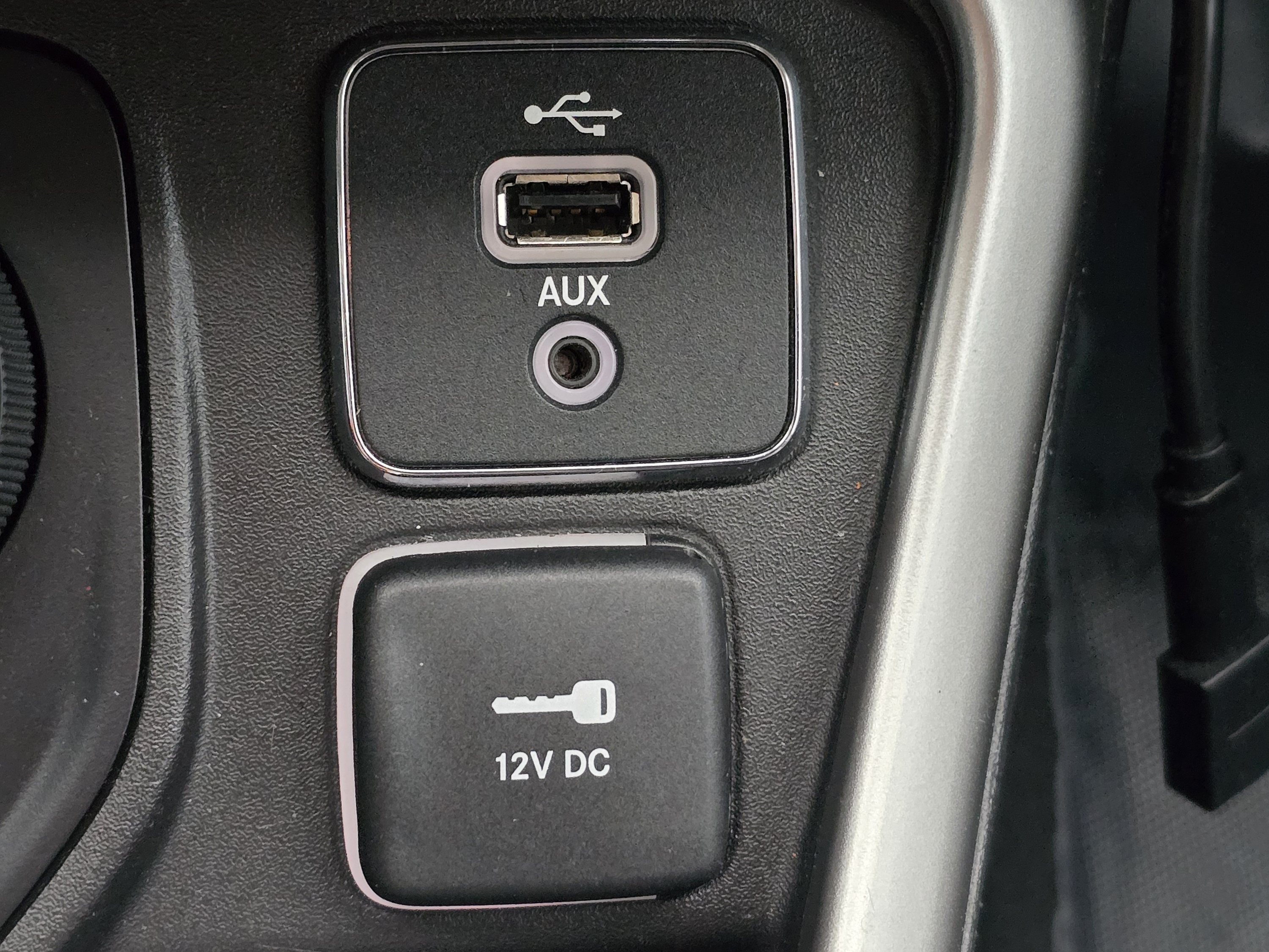 Used 2017 Jeep Compass Latitude AWD/4WD image 12