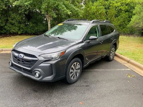 Used 2024 Subaru Outback Premium AWD/4WD image 3