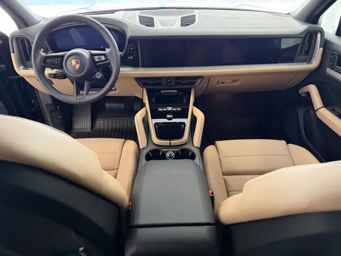 New 2026 Porsche Cayenne image 17