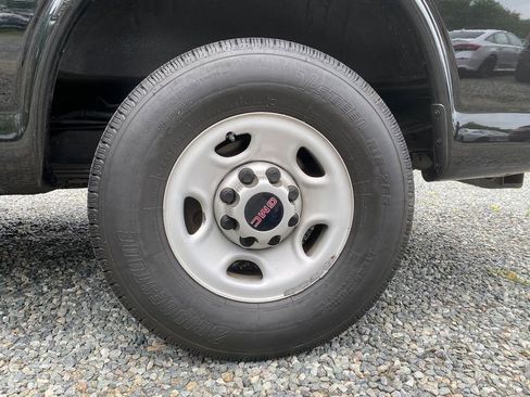 Used 2014 GMC Savana 2500 image 31