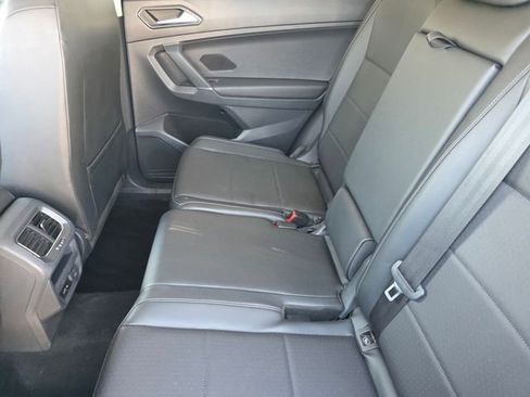 Used 2018 Volkswagen Tiguan SE image 9