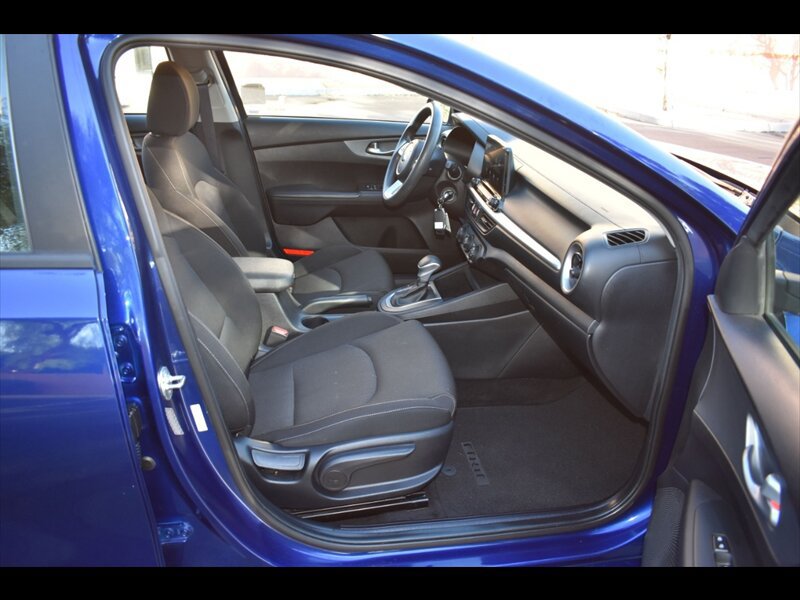 Used 2021 Kia Forte LXS FWD image 31