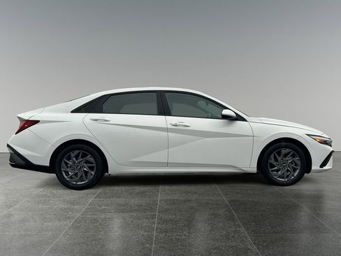 Used 2024 Hyundai Elantra SEL image 8