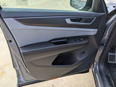 New 2026 Volkswagen Atlas Peak Edition image 9