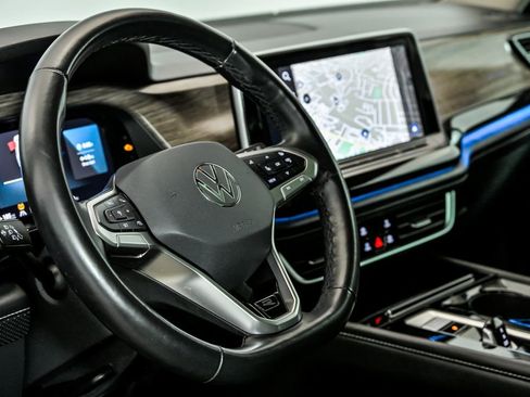 Certified 2025 Volkswagen Atlas SEL Premium R-Line image 13