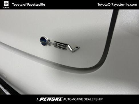 Used 2024 Toyota Prius XLE FWD image 17