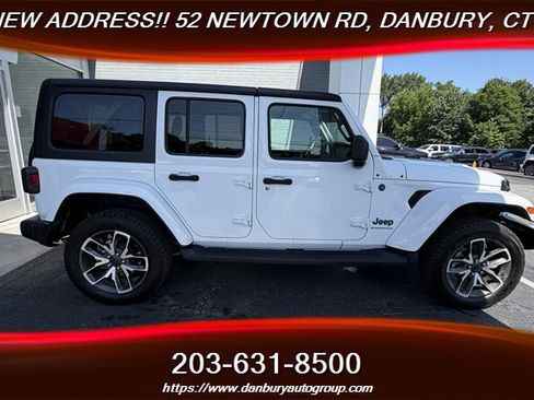 Used 2024 Jeep Wrangler Unlimited w/ Convenience Group AWD/4WD image 6
