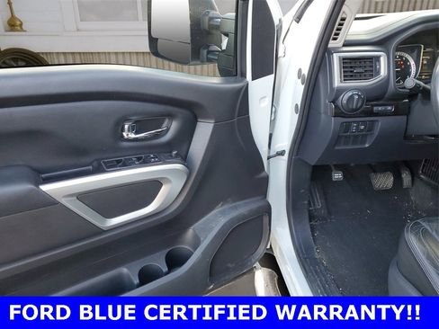 Used 2018 Nissan Titan SV w/ SV Convenience Package image 9