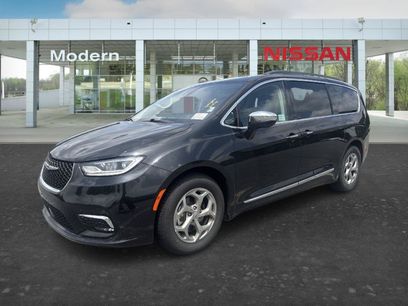 Used 2023 Chrysler Pacifica Limited