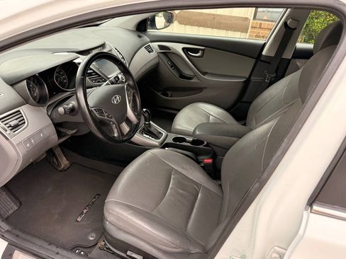 Used 2016 Hyundai Elantra Limited w/ Option Group 04 FWD image 7