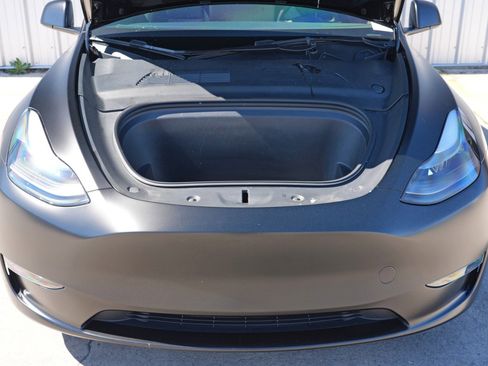 Used 2023 Tesla Model Y Long Range image 8