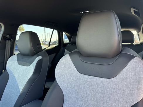 New 2025 Volkswagen ID.4 Pro image 24