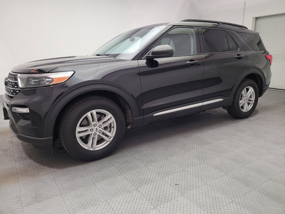 Used 2024 Ford Explorer XLT w/ Equipment Group 202A AWD/4WD image 2