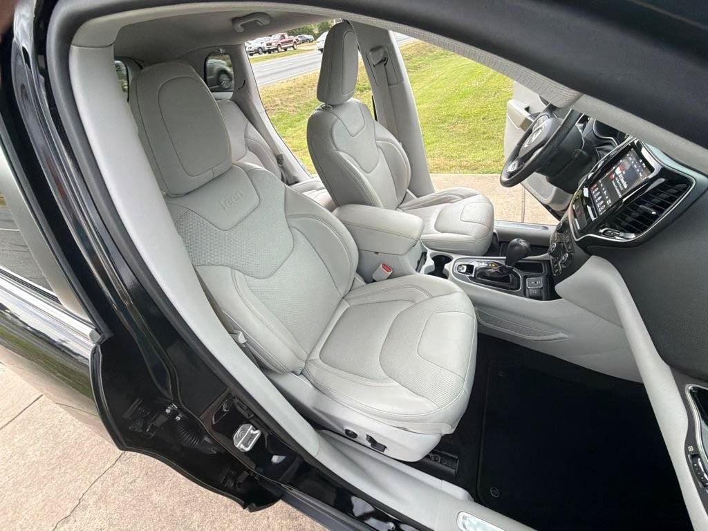 Used 2019 Jeep Cherokee Limited FWD image 26