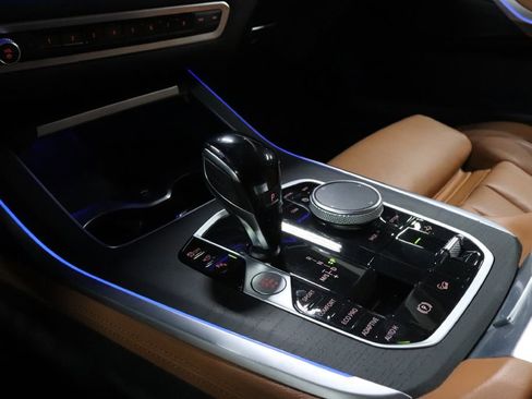 Used 2022 BMW X7 xDrive40i w/ Premium Package image 18