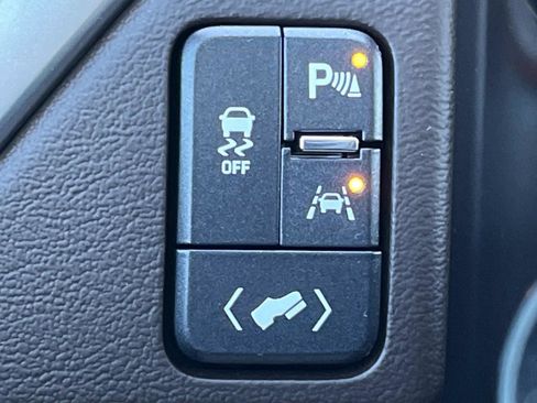 Used 2018 Chevrolet Suburban Premier image 30