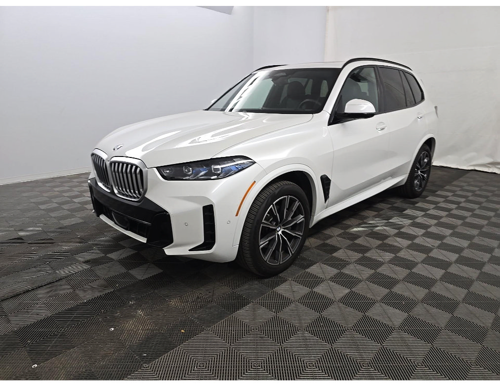 Used 2026 BMW X5 xDrive40i w/ M Sport Package AWD/4WD image 3