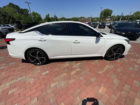 Used 2024 Nissan Altima 2.5 SR FWD image 34