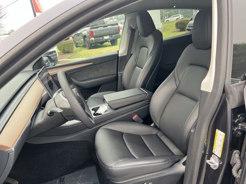 Used 2024 Tesla Model Y Long Range AWD/4WD image 13