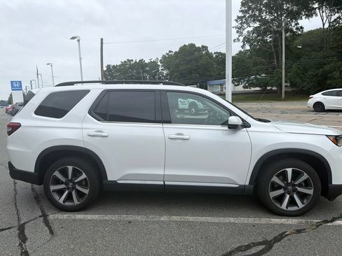Used 2023 Honda Pilot Touring image 7