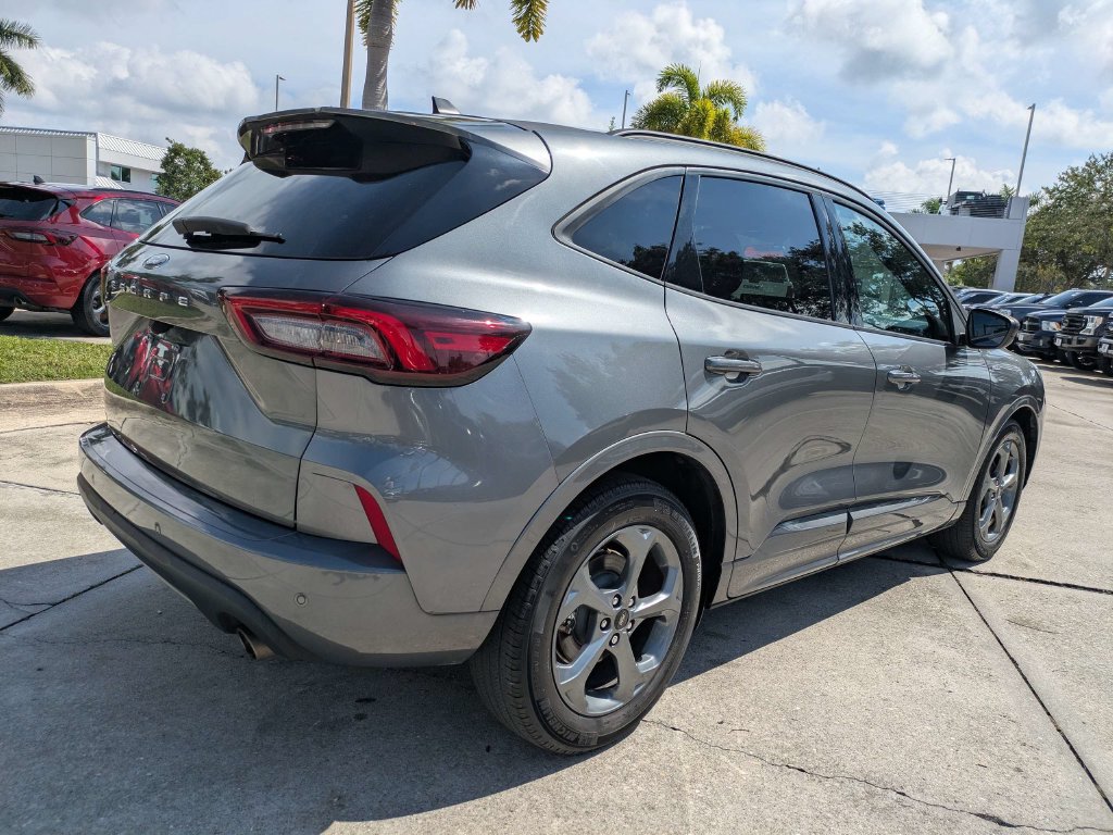 Used 2023 Ford Escape ST-Line w/ Tech Pack #1 FWD image 3