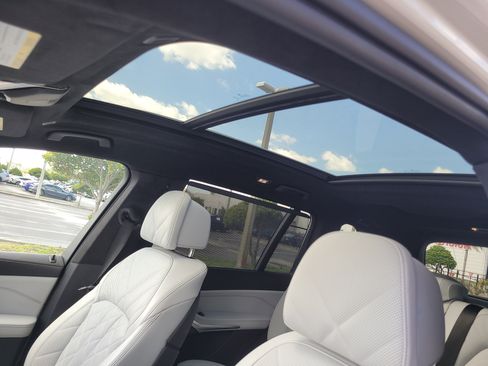 Used 2023 BMW X7 xDrive40i w/ Premium Package AWD/4WD image 23