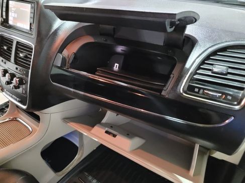 Used 2019 Dodge Grand Caravan SXT image 52