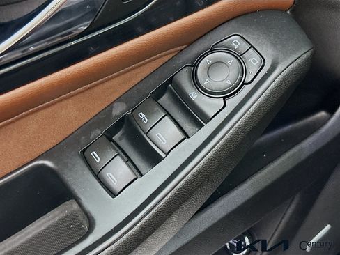 Used 2018 Chevrolet Traverse High Country AWD/4WD image 18