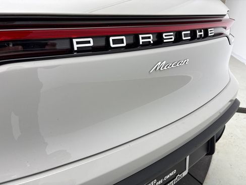 Certified 2023 Porsche Macan AWD/4WD image 11