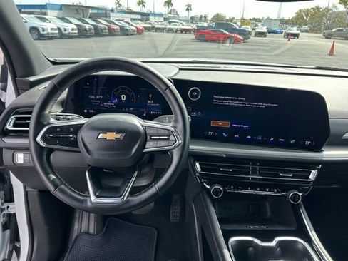 Certified 2025 Chevrolet Traverse LT image 18