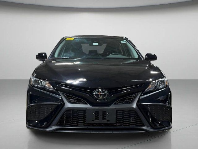 Used 2022 Toyota Camry SE w/ Cold Weather Package FWD image 8