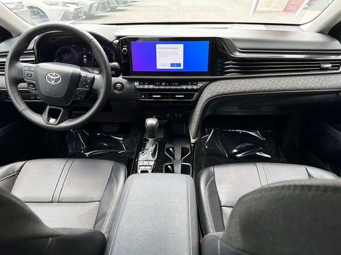 Used 2025 Toyota Camry XLE AWD/4WD image 13