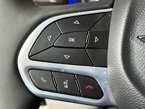 Used 2024 Chrysler Pacifica Touring-L FWD image 27