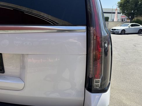 Used 2016 Cadillac Escalade Luxury AWD/4WD image 15
