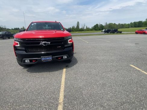 Used 2021 Chevrolet Silverado 1500 LT Trail Boss w/ Convenience Package II AWD/4WD image 3