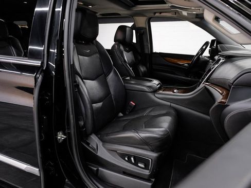 Used 2020 Cadillac Escalade ESV Luxury RWD image 36