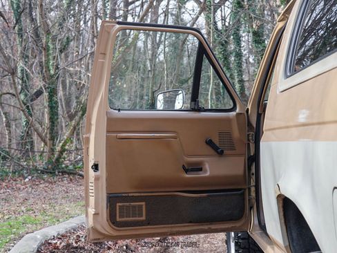 Used 1990 Ford Bronco Custom image 22