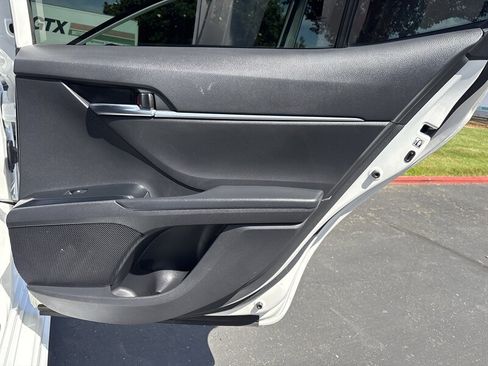 Used 2019 Toyota Camry SE w/ Convenience Package FWD image 32