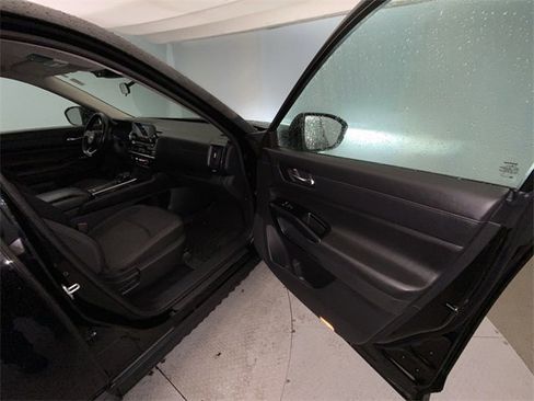 Used 2022 Nissan Pathfinder SV image 24